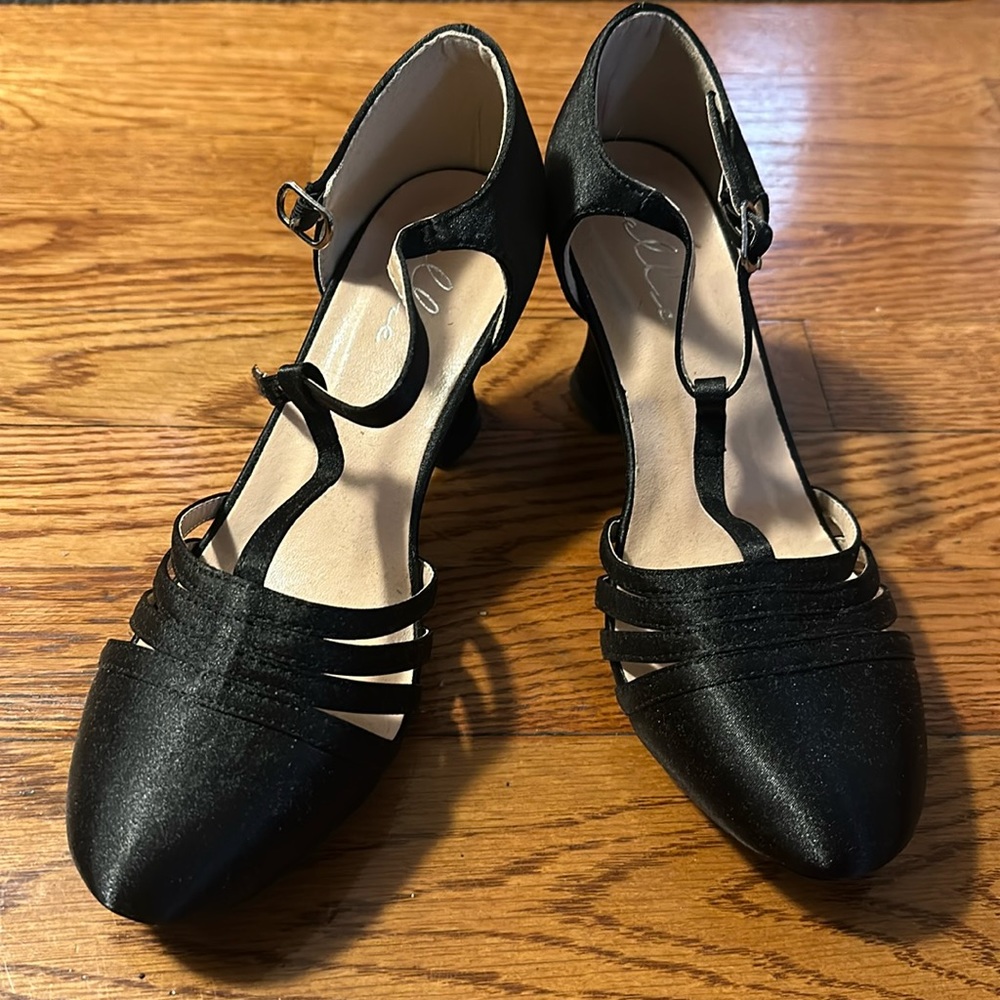 Black Ellie closed toe heels